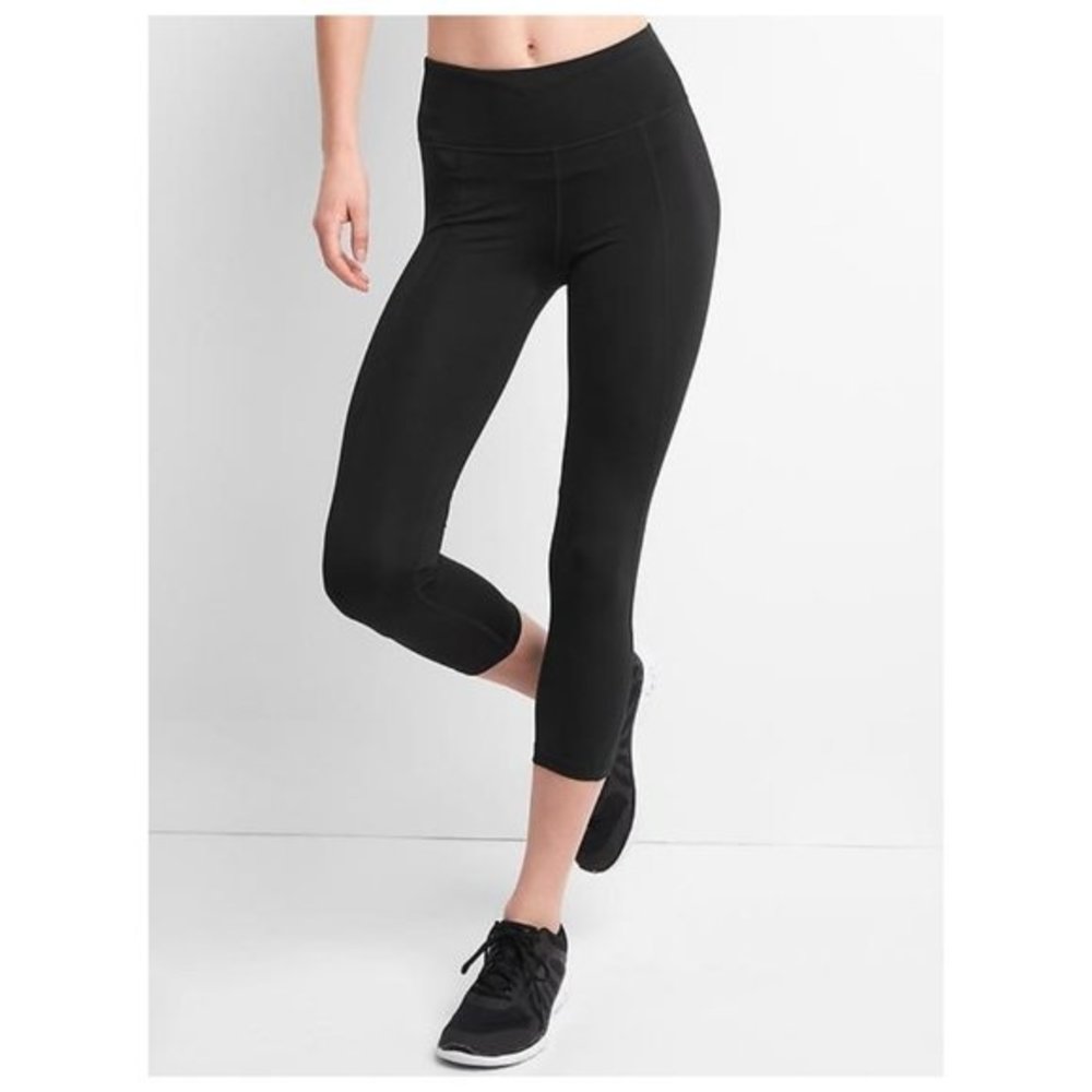 GapFit High Rise Capris Sculpt Compression